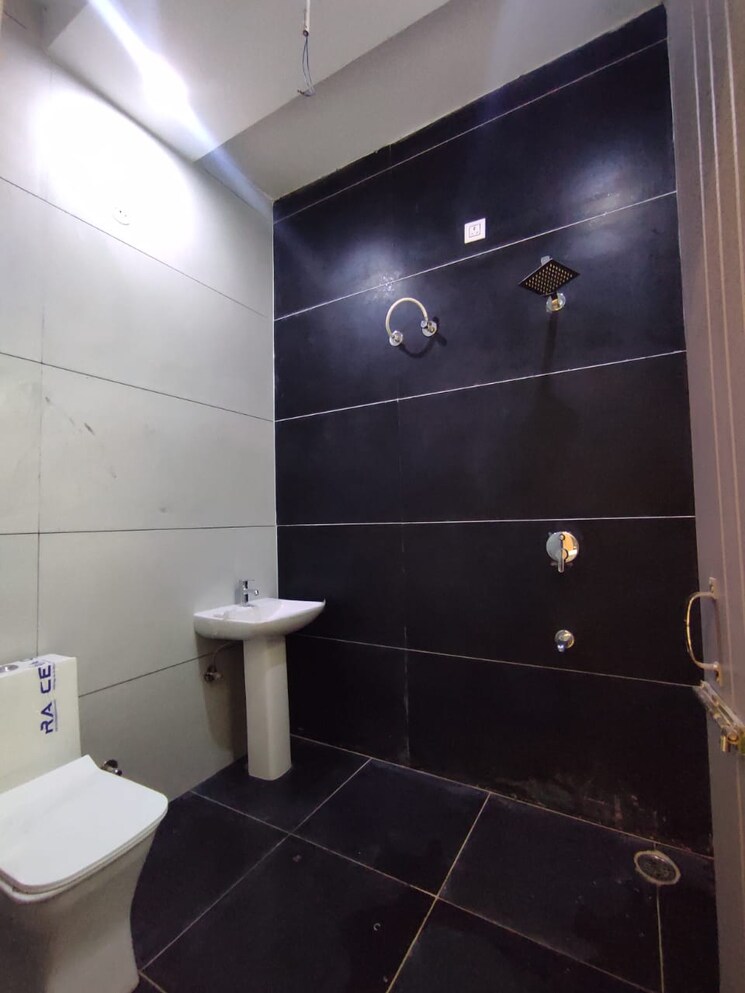 Bathroom, ludhiana chandigarh hwy 2 Bedroom 1100 Sq.Ft. Apartment In LudhianA Chandigarh Hwy Mohali 8962094