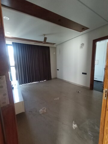 Room in 4 BHK Independent House at Sector 21 – for Rent