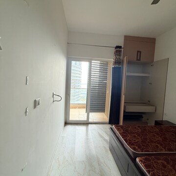 Room in 2 BHK Apartment at Supertech Supernova Nova Residences, Sector 94 – for Rent