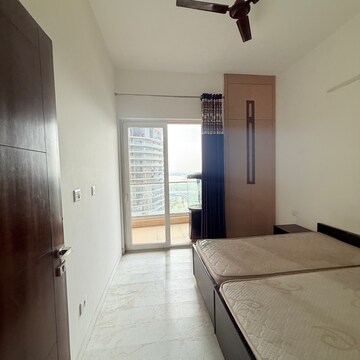 Room in 2 BHK Apartment at Supertech Supernova Nova Residences, Sector 94 – for Rent