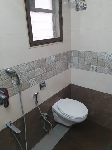 Bathroom in 1 BHK Apartment at Vile Parle East – for Rent