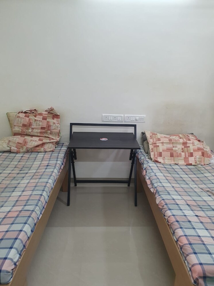 Room, vile parle east 1 Bedroom 400 Sq.Ft. Apartment In Vile Parle East Mumbai 8962137