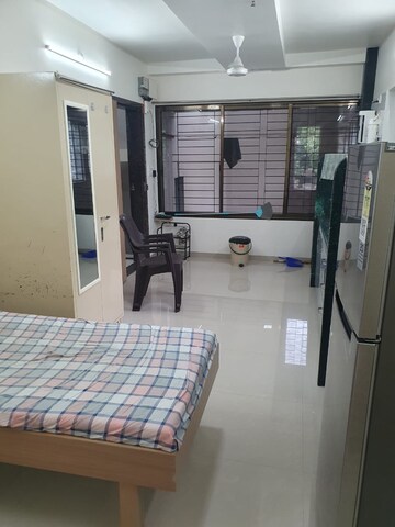 Bedroom in 1 BHK Apartment at Vile Parle East – for Rent