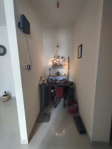 Furnished Amenities in 3 BHK Apartment at Lokhandwala Octacrest, Kandivali East – for Rent