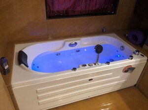 Furnished Amenities in 4 BHK Apartment at Palash Towers, Andheri West – for Sale