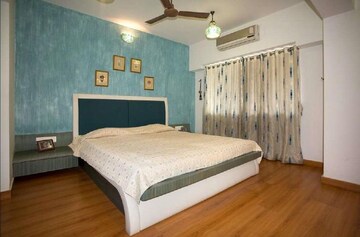 Bedroom in 4 BHK Apartment at Palash Towers, Andheri West – for Sale