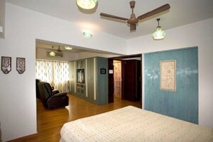 Bedroom in 4 BHK Apartment at Palash Towers, Andheri West – for Sale