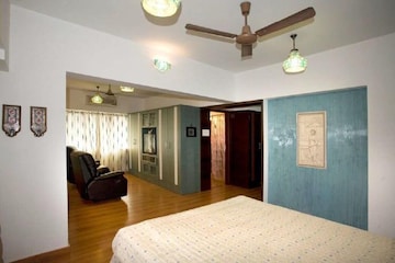 Bedroom in 4 BHK Apartment at Palash Towers, Andheri West – for Sale