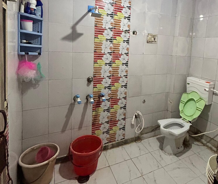 Bathroom, hindon-vihar 3 Bedroom 120 Sq.Yd. Apartment In Sector 49 Noida 8962318