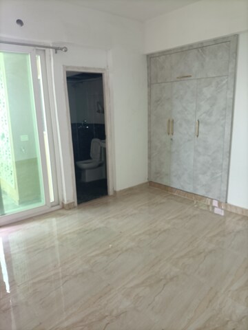 Room in 4 BHK Apartment at Gaur Atulyam, Omicron I Greater Noida – for Sale