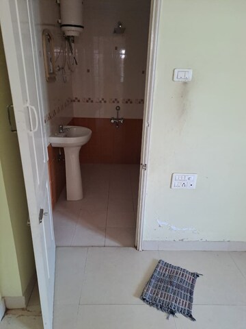Furnished Amenities in 3 BHK Apartment at Sanjay Nagar – for Rent
