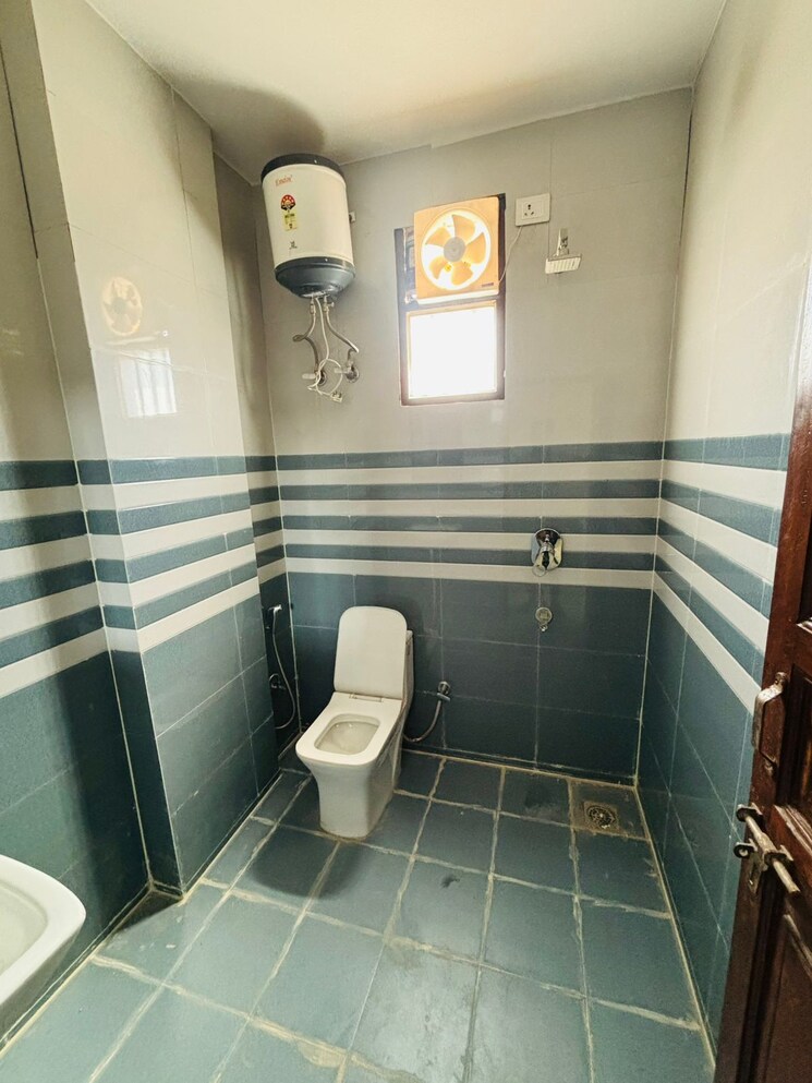 Bathroom, ss-southend-floors 1 RK 384 Sq.Ft. Builder Floor In South City 2 Gurgaon 8962392