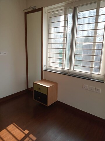 Room in 4 BHK Apartment at Puravankara Purva Belmont, Jp Nagar – for Rent