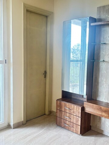 Room in 3 BHK Apartment at Trishla City, Patiala Road – for Rent