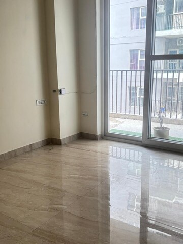 Room in 3 BHK Apartment at Trishla City, Patiala Road – for Rent