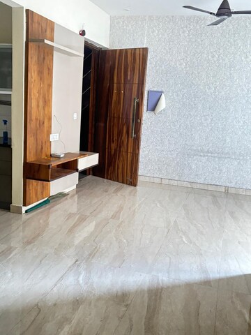 Room in 3 BHK Apartment at Trishla City, Patiala Road – for Rent
