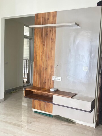 Room in 3 BHK Apartment at Trishla City, Patiala Road – for Rent