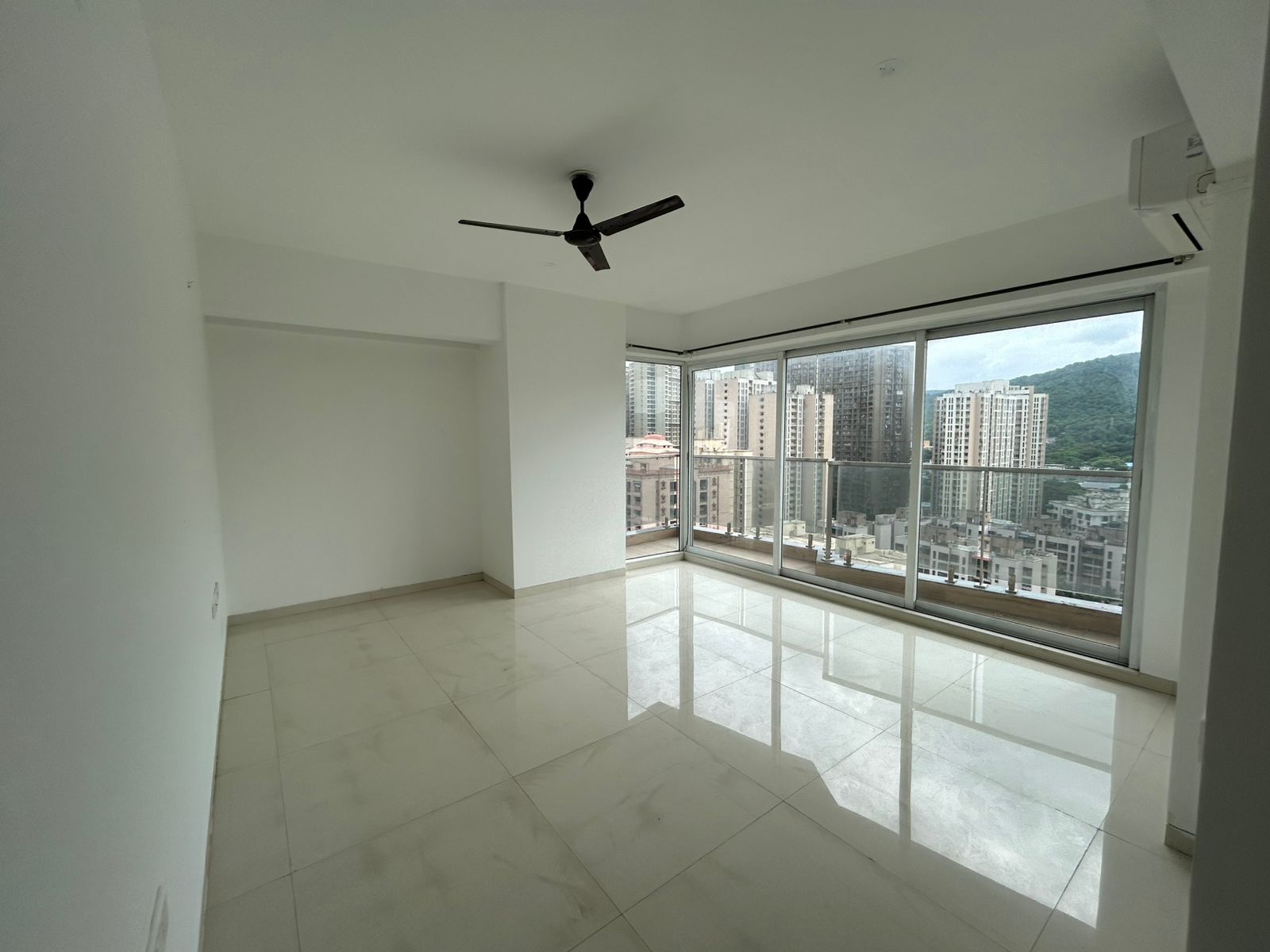 4 BHK + Pooja Room Apartment For Sale in Soham Crystal Spires