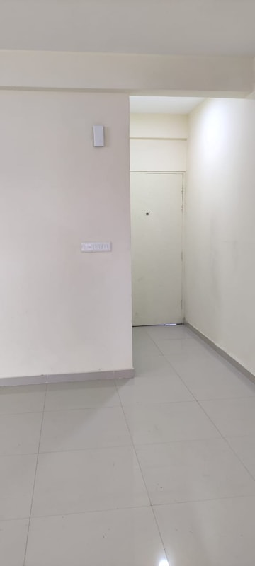 Room in 2 BHK Apartment at Pyramid Pride, Sector 76 – for Rent