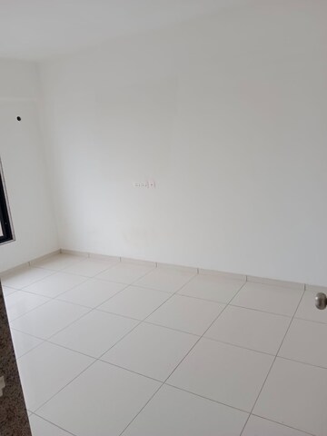 Room in 2 BHK Apartment at Sun Atmosphere, Shela – for Rent
