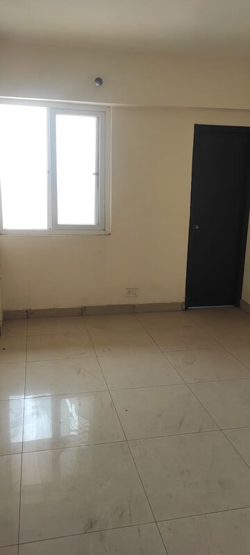 Room in 4 BHK Apartment at La Residentia, Tech Zone 4 Greater Noida – for Sale