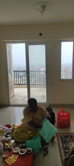 Room in 4 BHK Apartment at La Residentia, Tech Zone 4 Greater Noida – for Sale