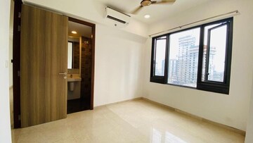 Room in 2 BHK Apartment at Lodha The Park, Worli – for Rent