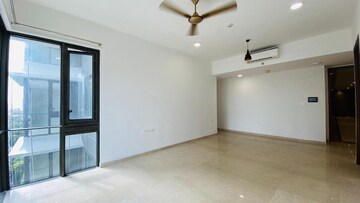 Room in 2 BHK Apartment at Lodha The Park, Worli – for Rent