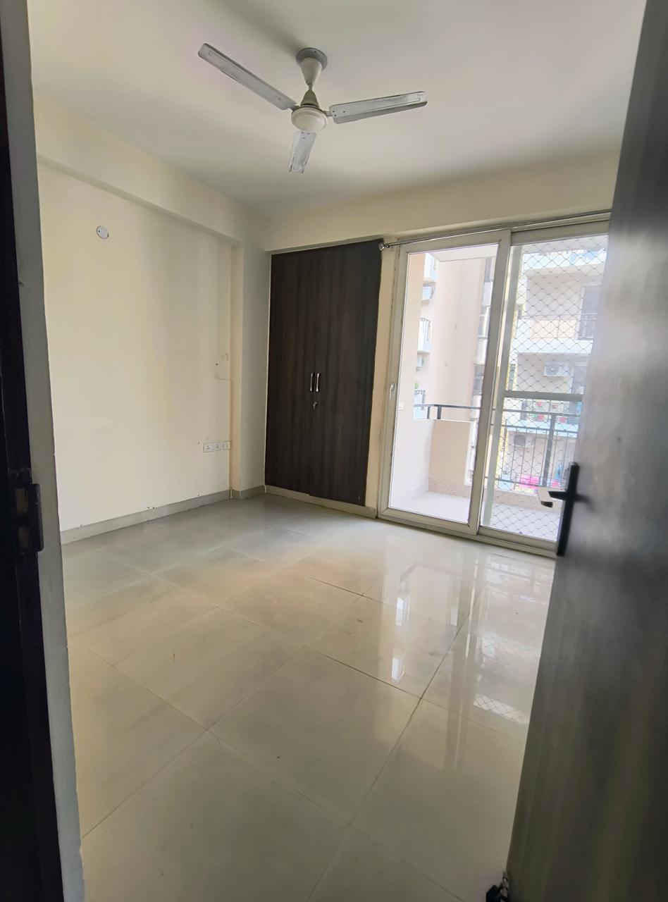 2 BHK Apartment For Sale in Strategic Royal Court