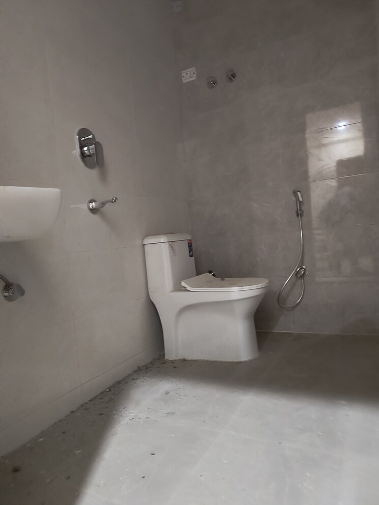 Attached Bathroom, sarita vihar 1 RK 375 Sq.Ft. Builder Floor In Sarita Vihar Delhi 8962501