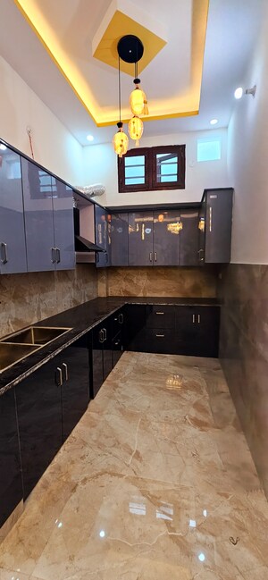 Furnished Amenities in 3 BHK Independent House at Banjarawala – for Sale