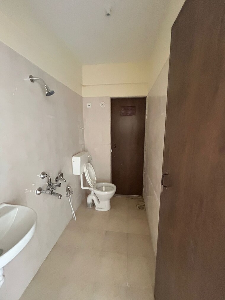 Bathroom, vijay-garden 2 Bedroom 750 Sq.Ft. Apartment In Ghodbunder Road Thane 8962473