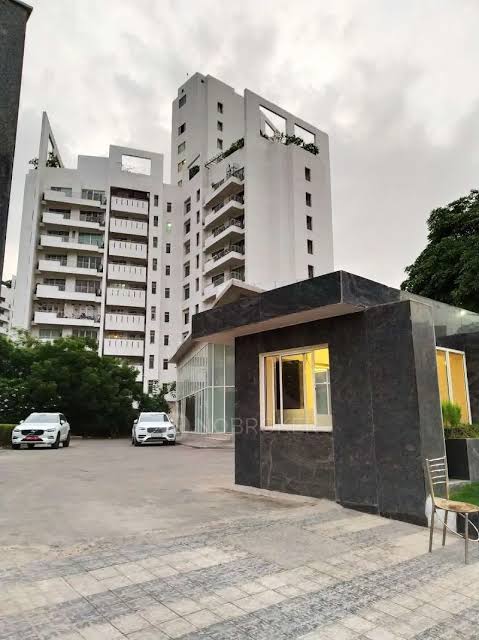 3 BHK + Servant Room Apartment For Sale in Parsvnath Exotica