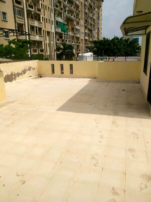 Parking in 4 BHK Villa at SS Aaron Ville, Sector 48 – for Sale