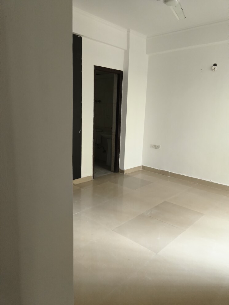 Room, sethi-max-royale 2 Bedroom 850 Sq.Ft. Apartment In Sector 76 Noida 8962577