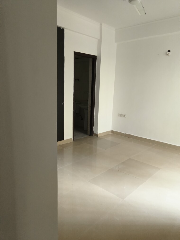 Room, sethi-max-royale 2 Bedroom 850 Sq.Ft. Apartment In Sector 76 Noida 8962577