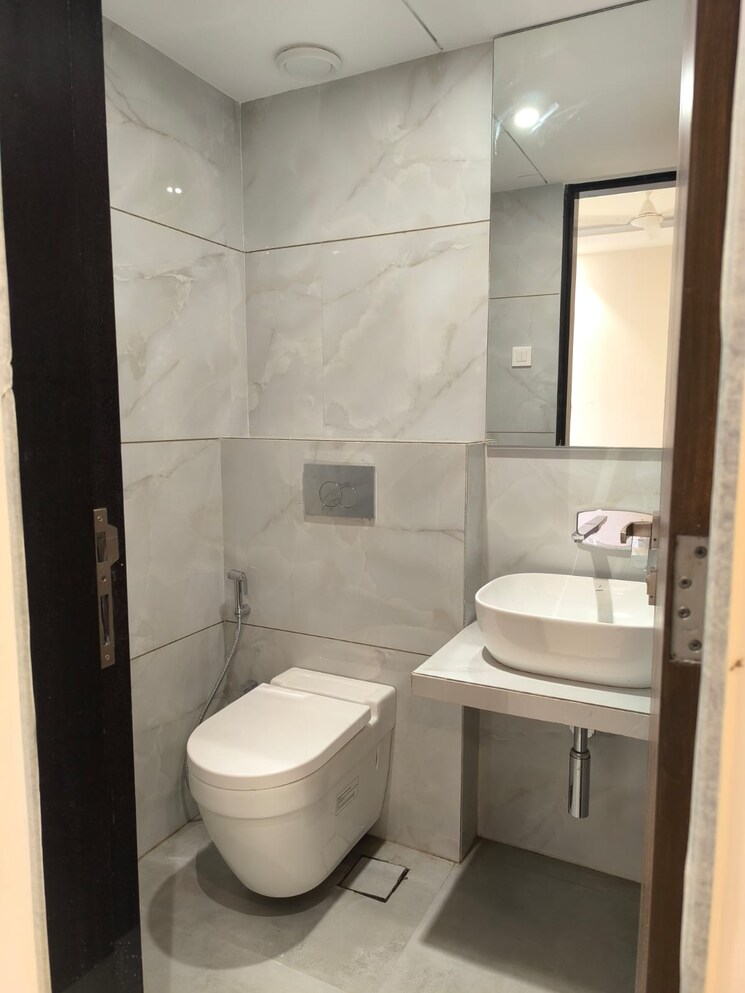 Bathroom, mayfair-gnyanadeep 3 Bedroom 1250 Sq.Ft. Apartment In Santacruz West Mumbai 8962582