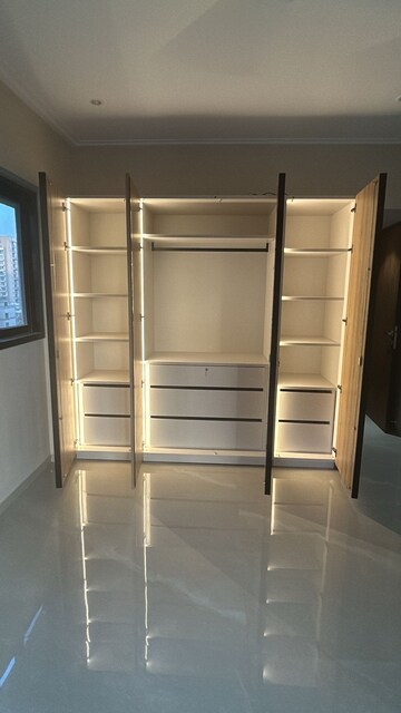 Room in 3 BHK Apartment at Mayfair Gnyanadeep, Santacruz West – for Rent