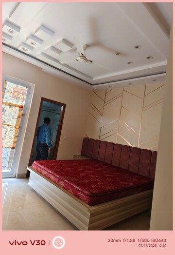 Bedroom in 3.5 BHK Apartment at Gomti Nagar – for Rent