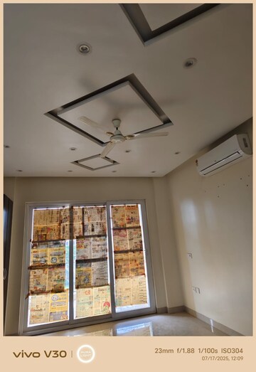 Room in 3.5 BHK Apartment at Gomti Nagar – for Rent