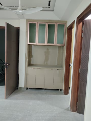 Room in 6 BHK Independent House at Sector 41 – for Sale