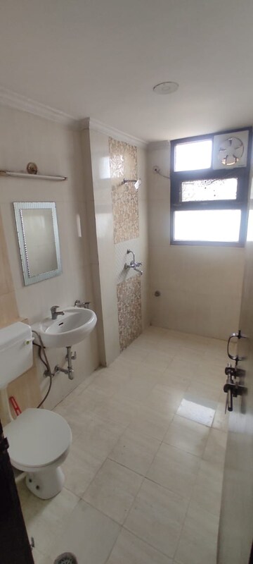 Master Bedroom in 4 BHK Apartment at DLF Belvedere Towers, Sector 24 – for Rent