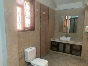 Bathroom in 4 BHK Apartment at DLF Belvedere Towers, Sector 24 – for Rent