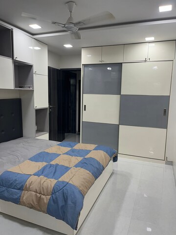Team Area in 3 BHK Apartment at Vile Parle East – for Sale