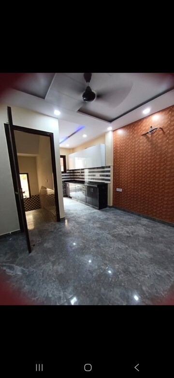 Room in 2 BHK Builder Floor at Puri PP City Centre, Pitampura – for Rent