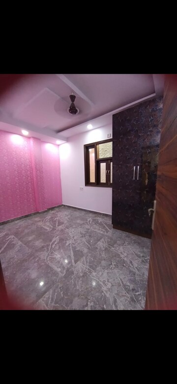 Room in 2 BHK Builder Floor at Puri PP City Centre, Pitampura – for Rent