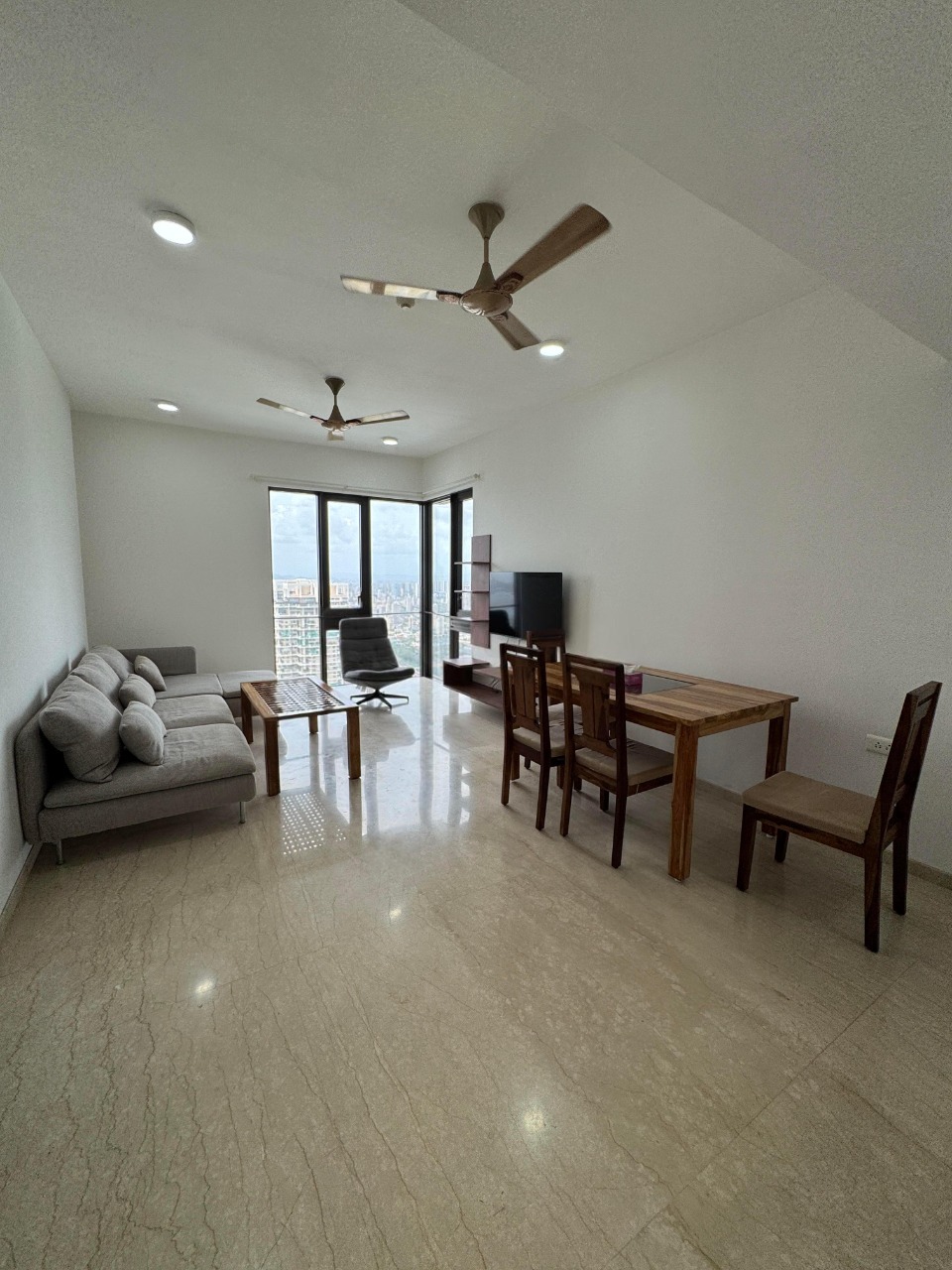 2 BHK + Servant Room Apartment For Rent in Lodha Parkside