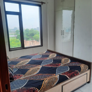 Bedroom in 2 BHK Builder Floor at Sector 9a – for Rent