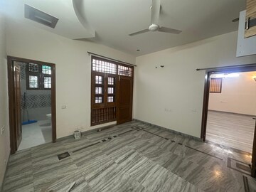Room in 3 BHK Independent House at Sector 2 – for Rent