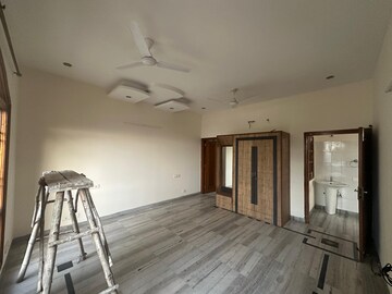 Room in 3 BHK Independent House at Sector 2 – for Rent
